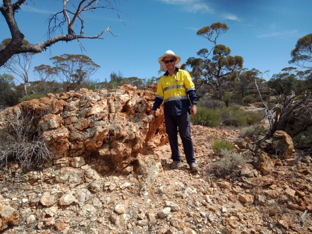 Emu at Menzies 8 Mile Dam, auger drilling underway looking for copper nickel gold and Platinum Group Metal